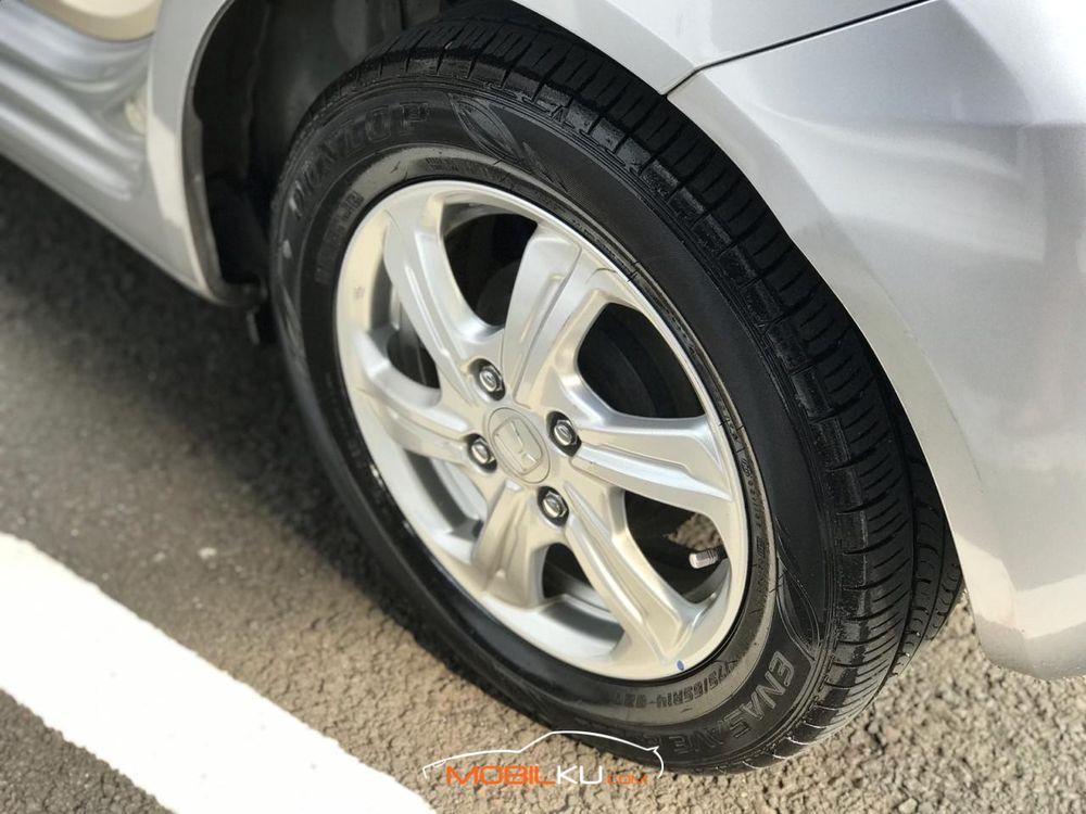 Mobil Honda Brio 2016