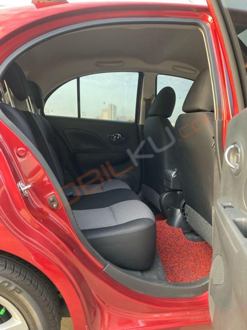 Mobil Nissan March 2017