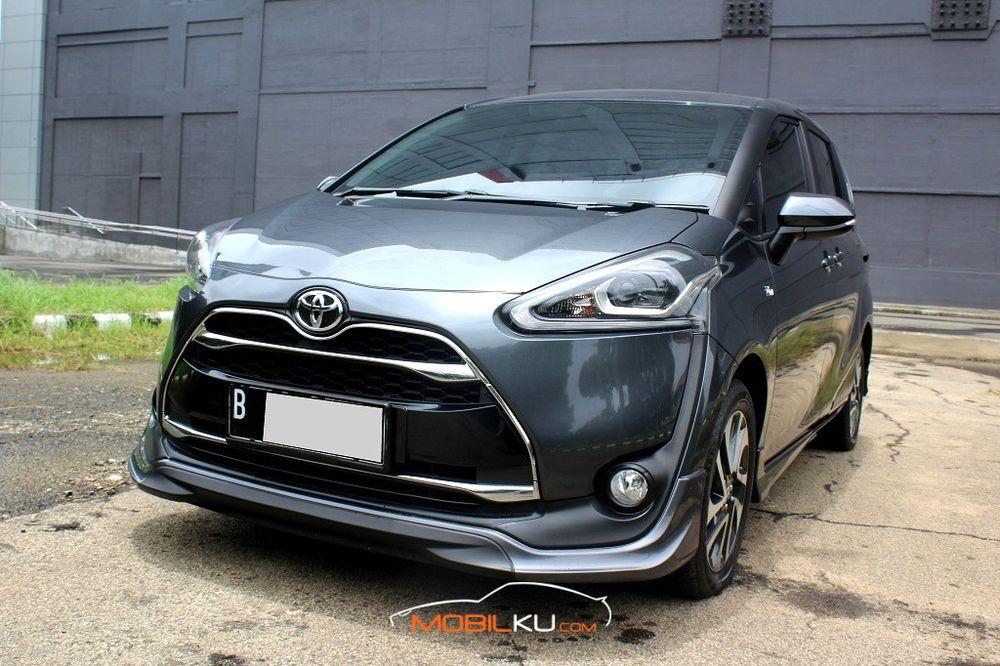 Mobil Toyota Sienta 2018