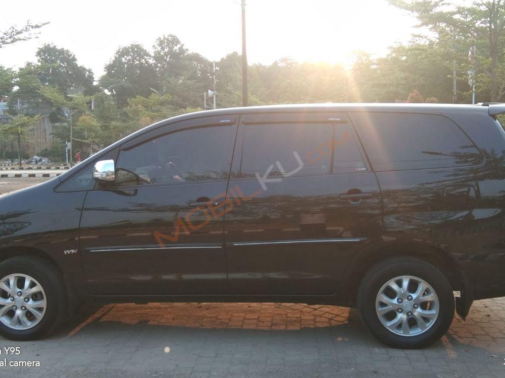 Mobil Toyota Kijang Innova 2008