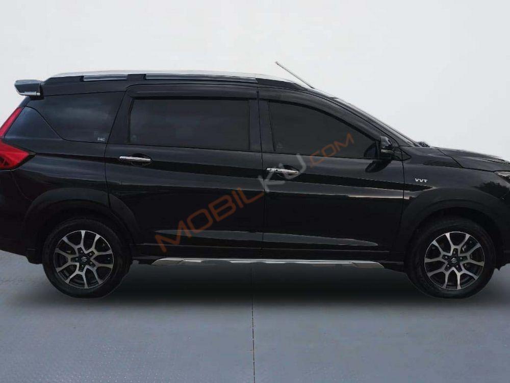 Mobil Suzuki XL7 2022
