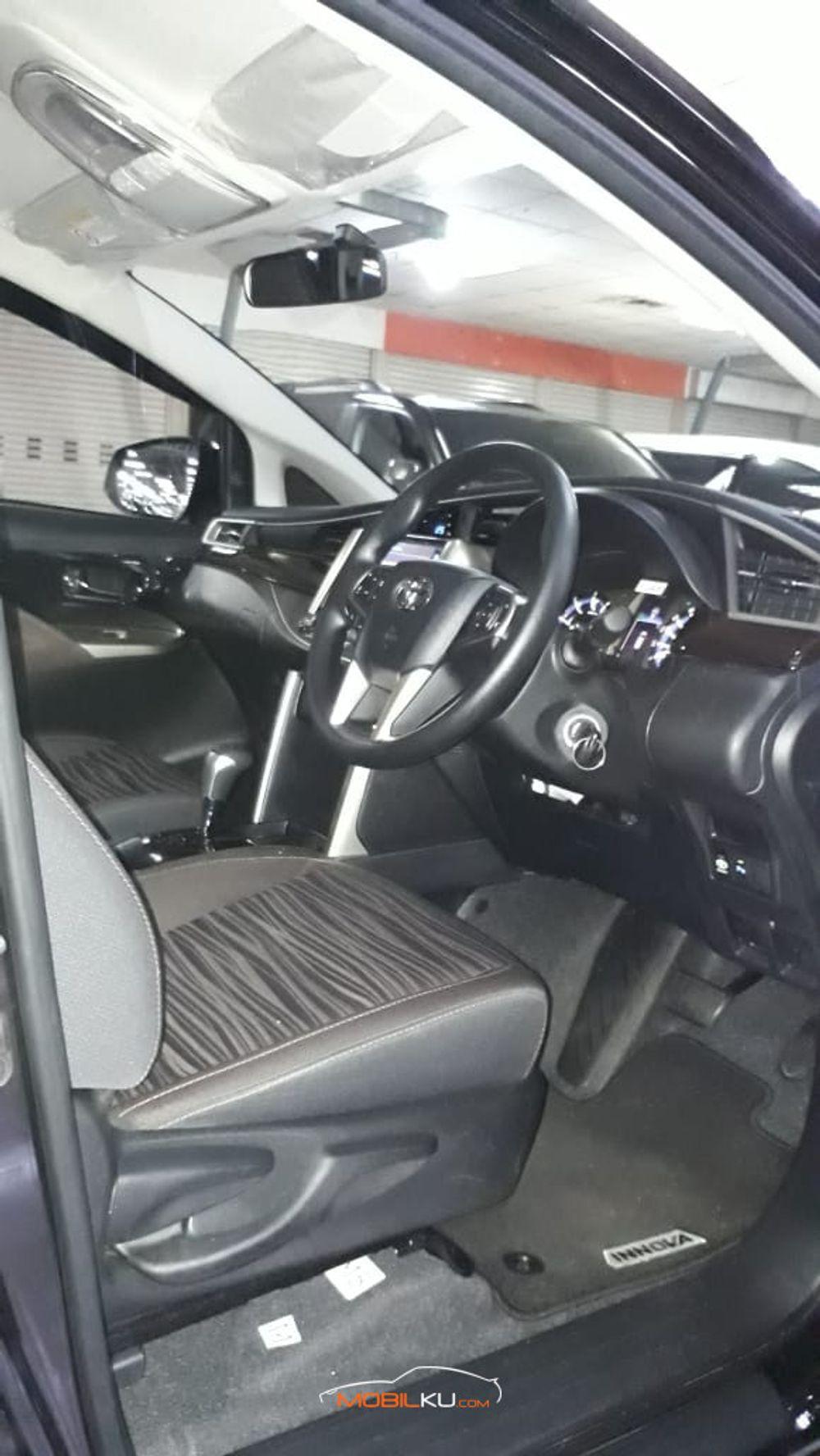 Mobil Toyota Kijang Innova 2021