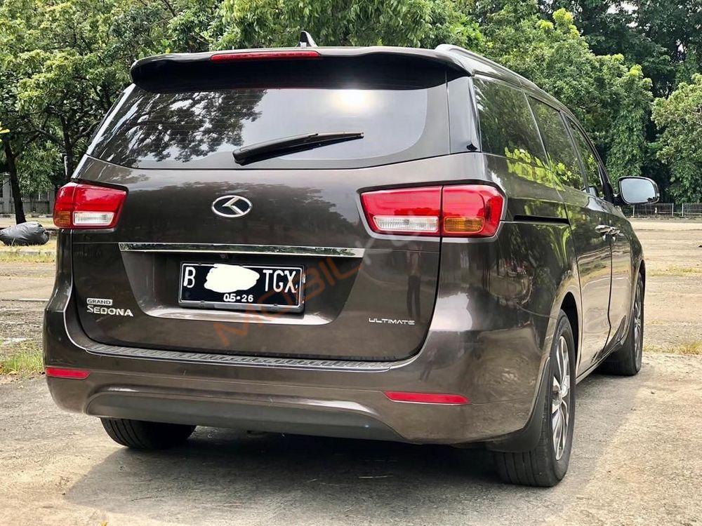 Mobil Kia Sedona 2017