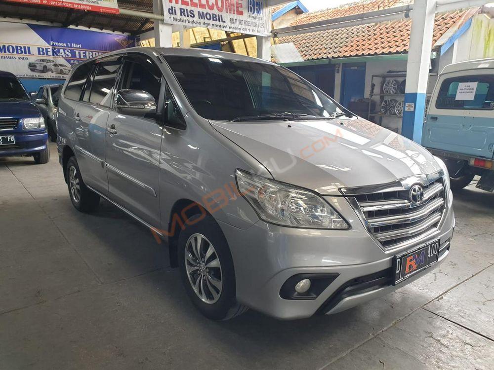 Mobil Toyota Kijang Innova 2015