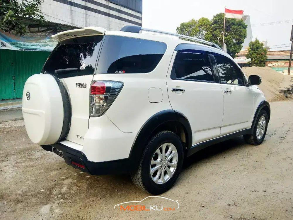 Mobil Suzuki SX4 2011