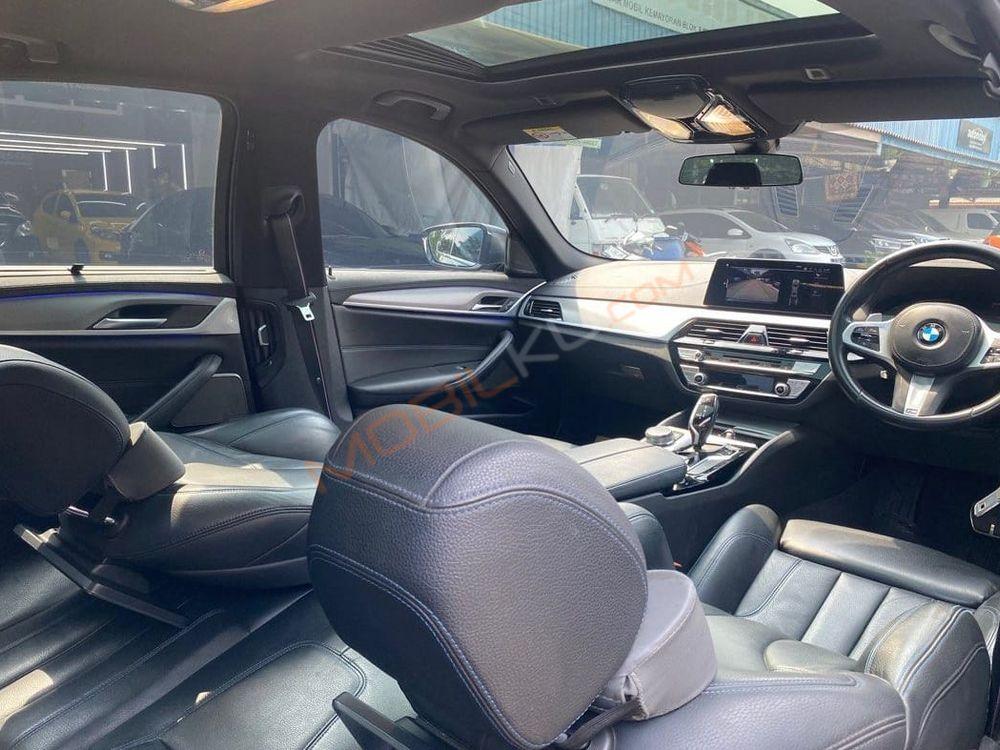 Mobil BMW 5 Series 2020