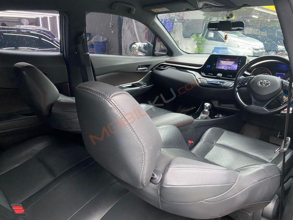 Mobil Toyota C-HR 2021