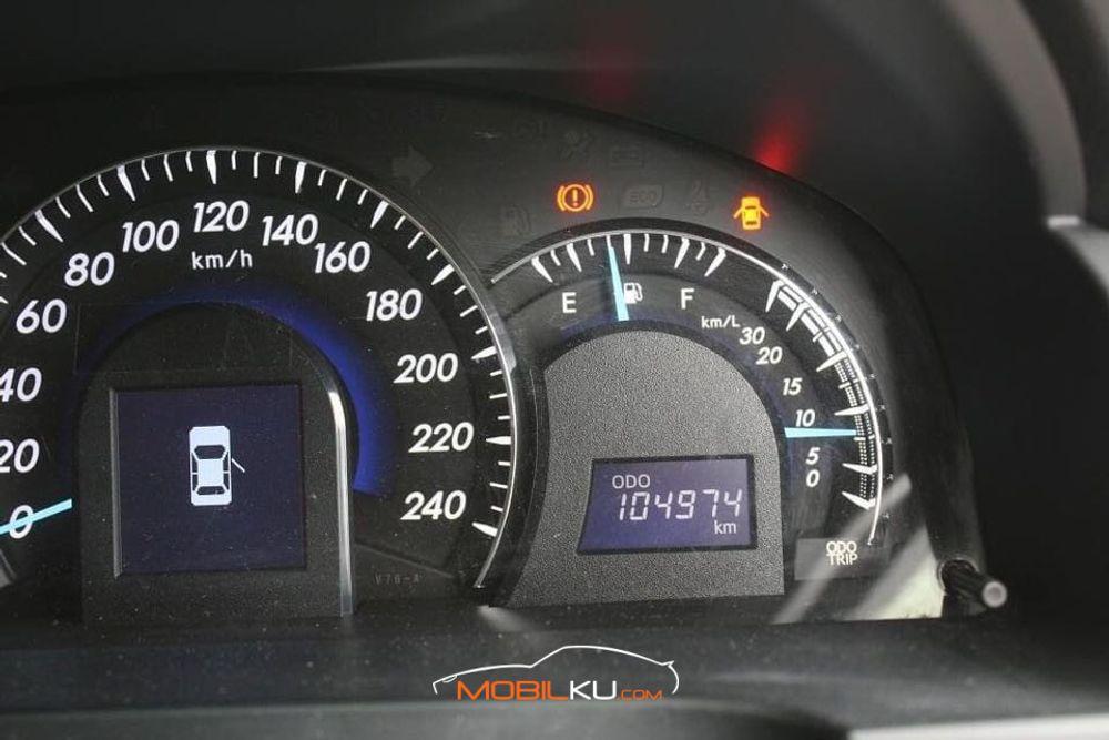 Mobil Toyota Camry 2013