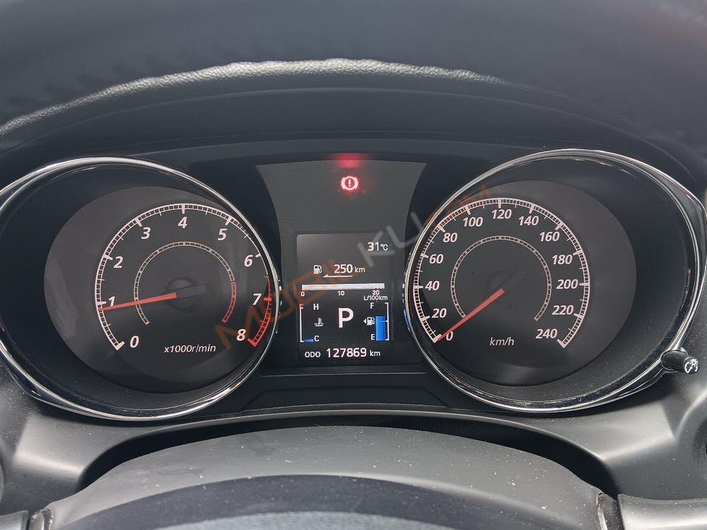 Mobil Mitsubishi Outlander PHEV 2013