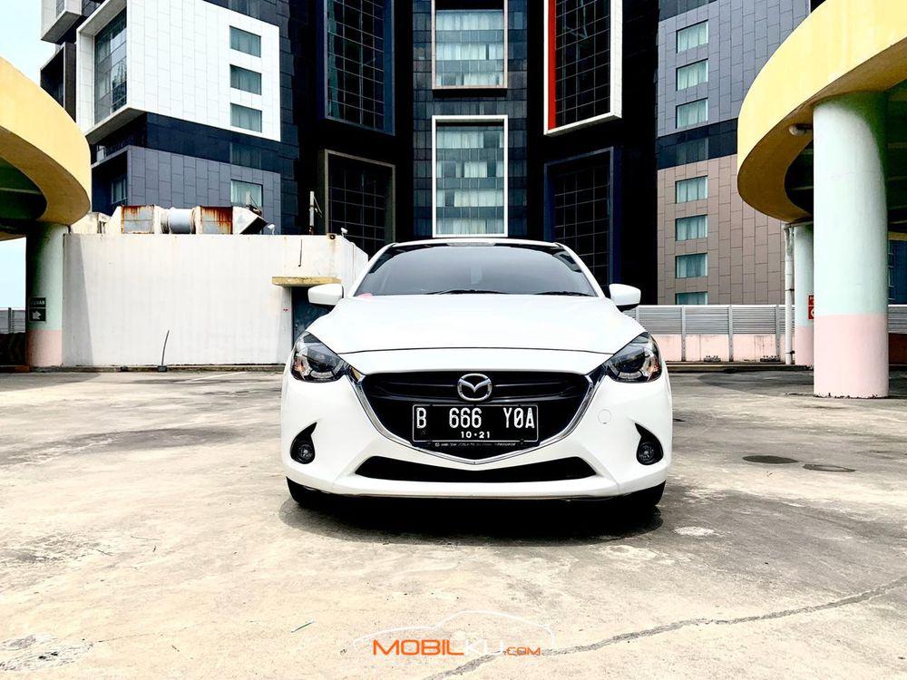 Mobil Mazda 2 Hatchback 2016