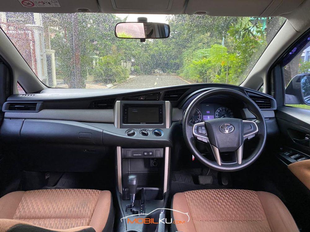 Mobil Toyota Kijang Innova 2016