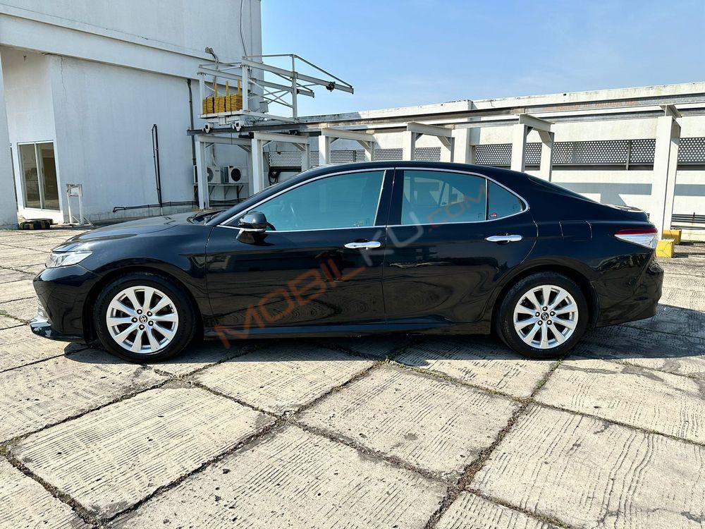 Mobil Toyota Camry 2024
