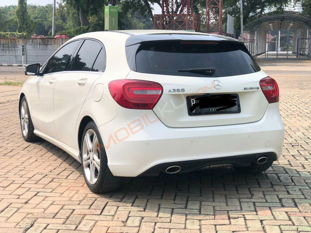 Mobil Mercedes-Benz A-Class 2013