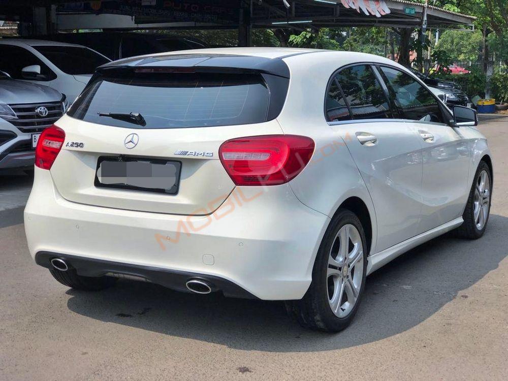 Mobil Mercedes-Benz A-Class 2013