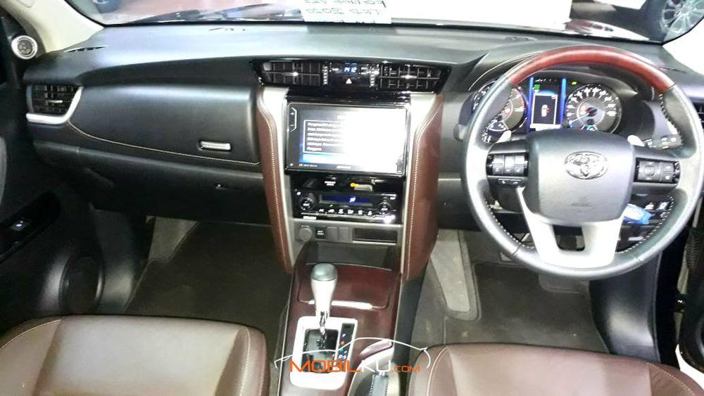 Mobil Toyota Kijang Innova 2017