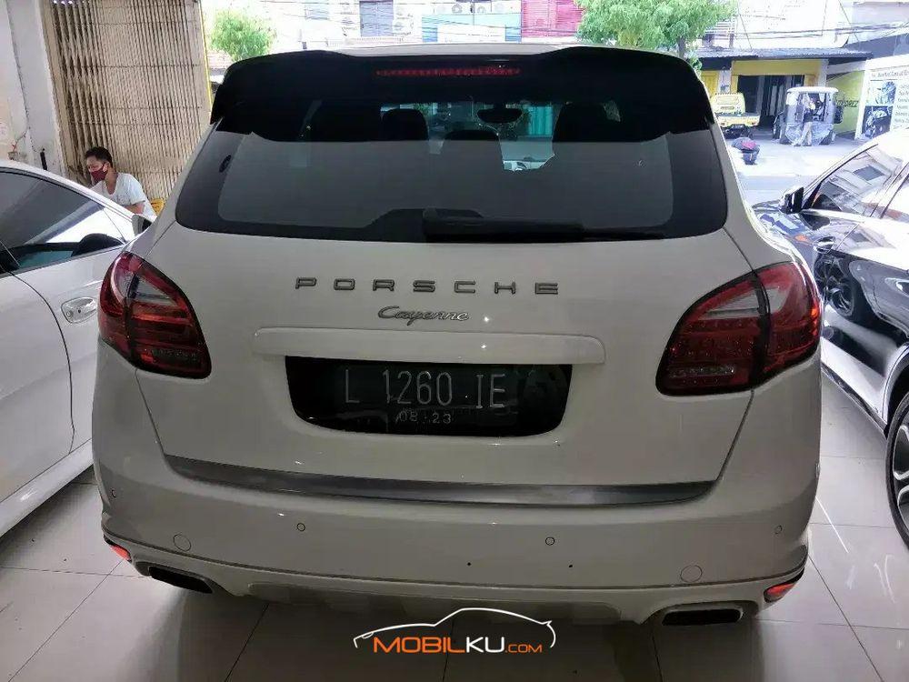 Mobil Porsche Cayenne 2011