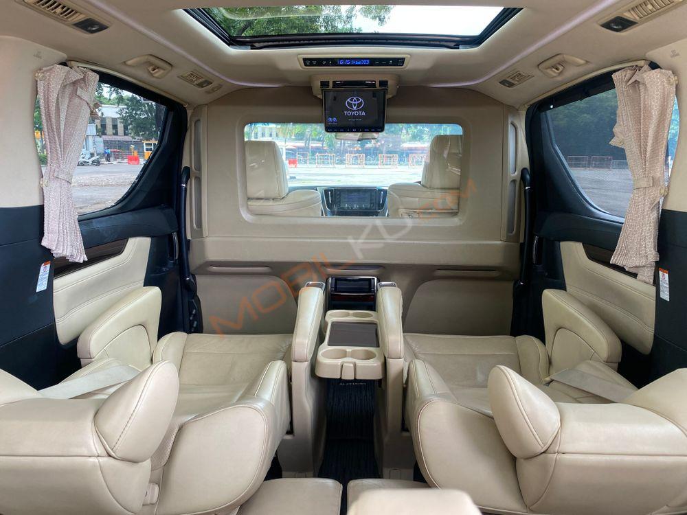 Mobil Toyota Alphard 2017