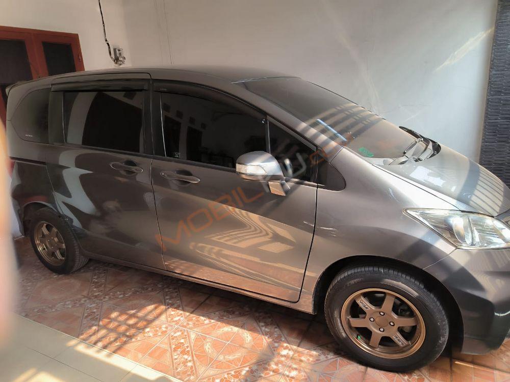 Mobil Honda Freed 2014