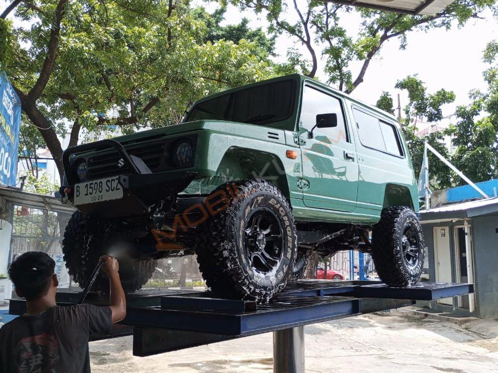 Mobil Suzuki Katana 1995