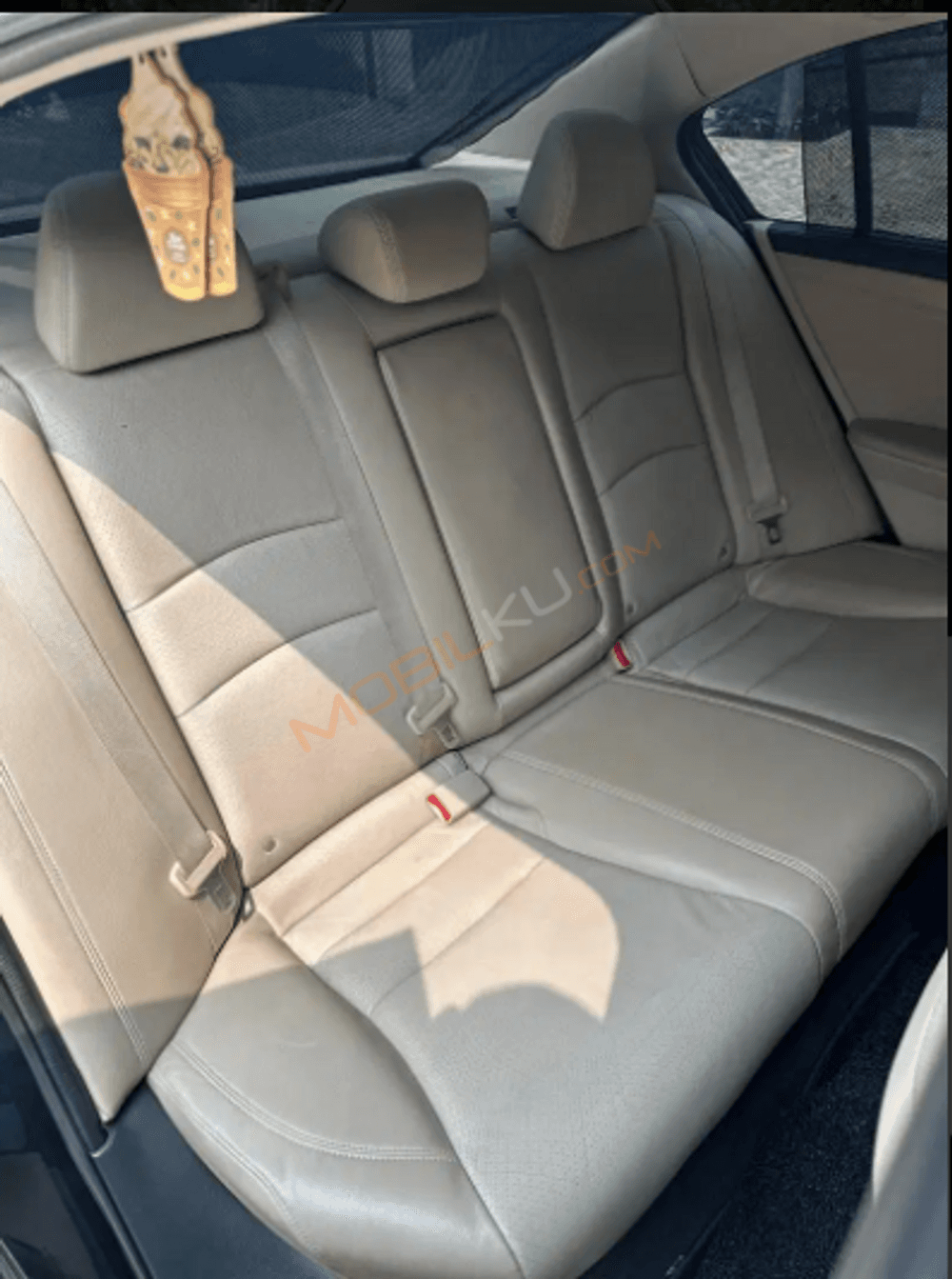 Mobil Honda Accord 2013