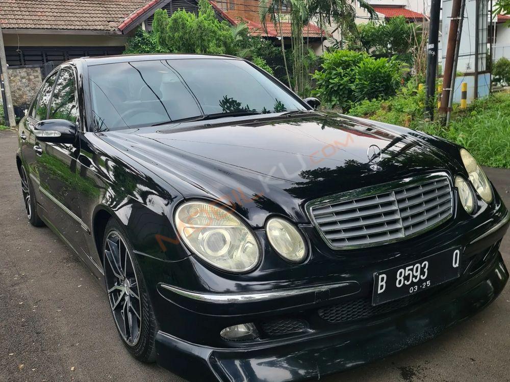 Mobil Mercedes-Benz E-Class 2005