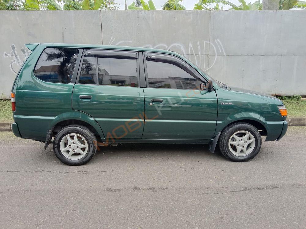 Mobil Toyota Kijang 1997