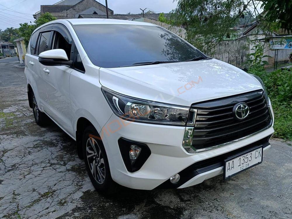 Mobil Toyota Kijang Innova 2023