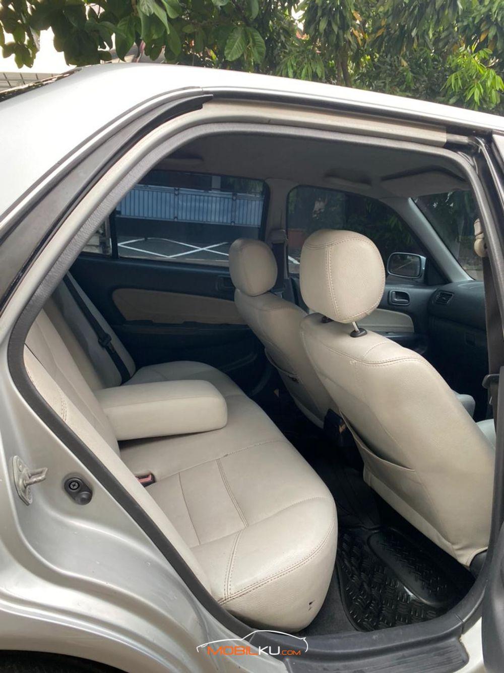 Mobil Toyota Corolla 2000