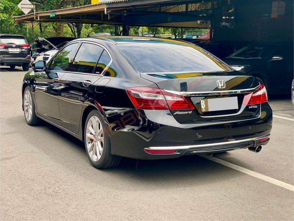 Mobil Honda Accord 2016