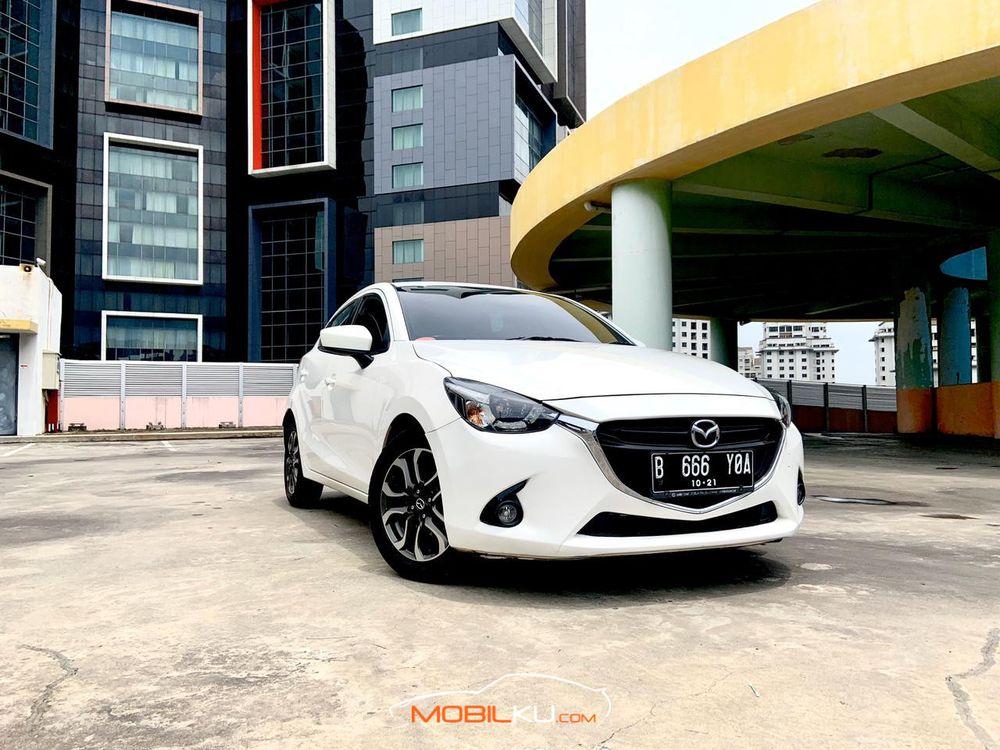 Mobil Mazda 2 Hatchback 2016