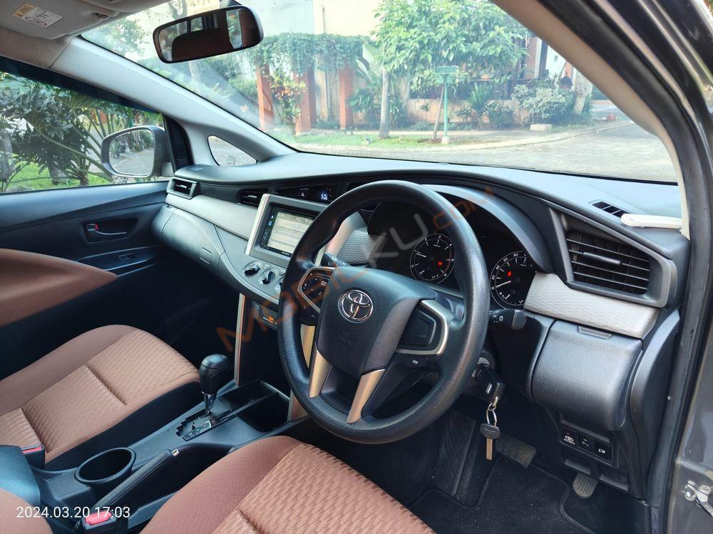 Mobil Toyota Kijang Innova 2017