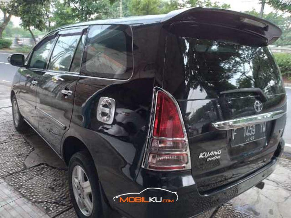 Mobil Toyota Kijang Innova 2006