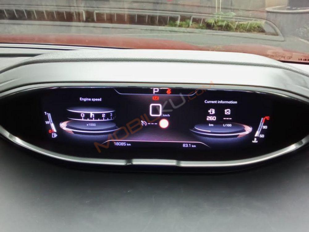 Mobil Peugeot 3008 2018