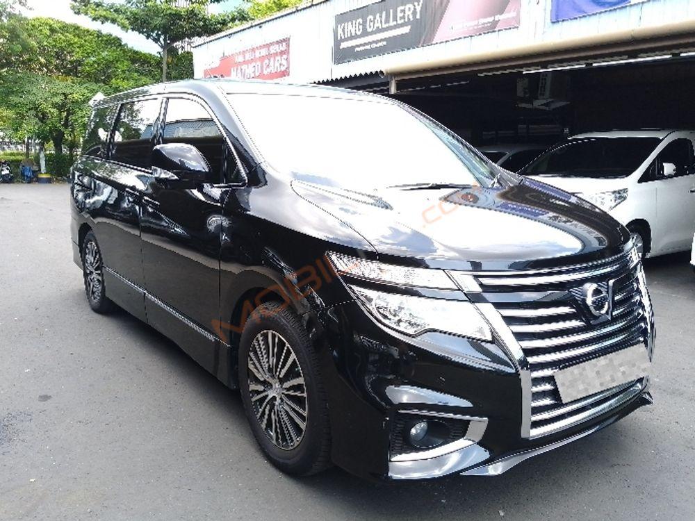 Mobil Nissan Elgrand 2014