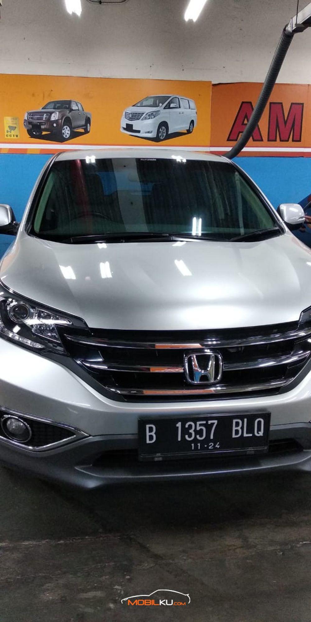 Mobil Honda CR-V 2014