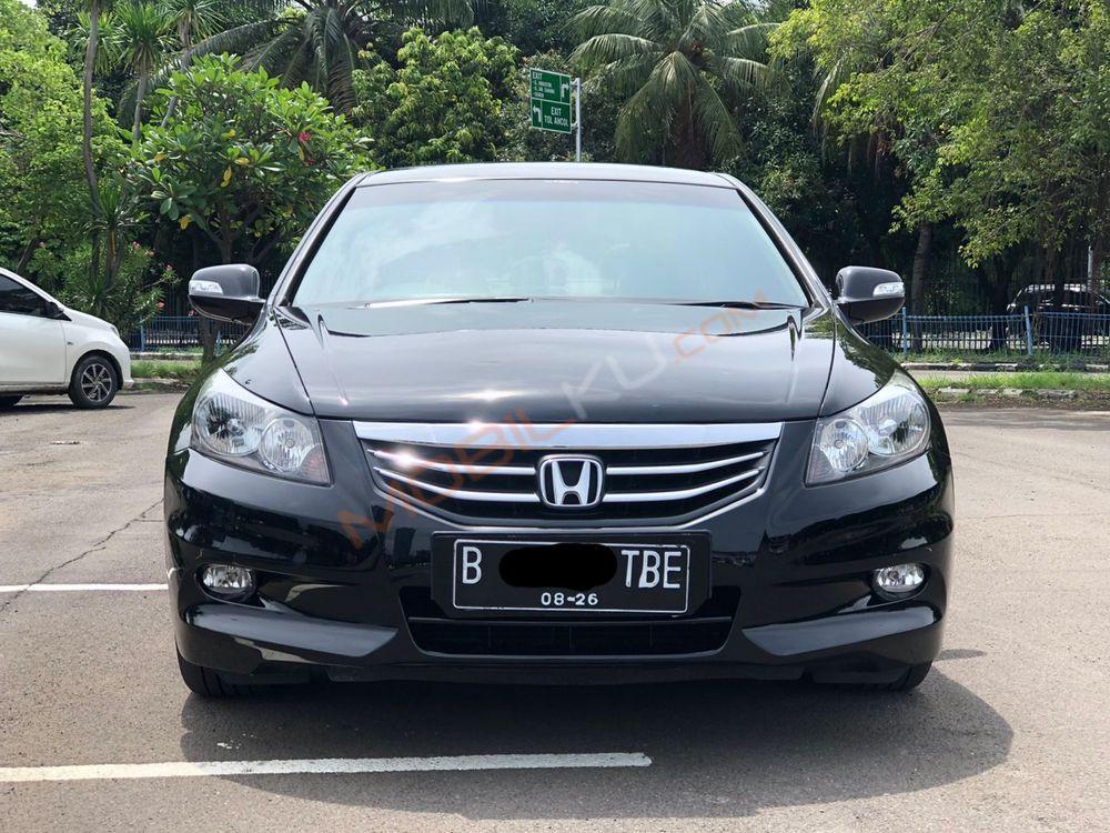 Mobil Honda Accord 2011