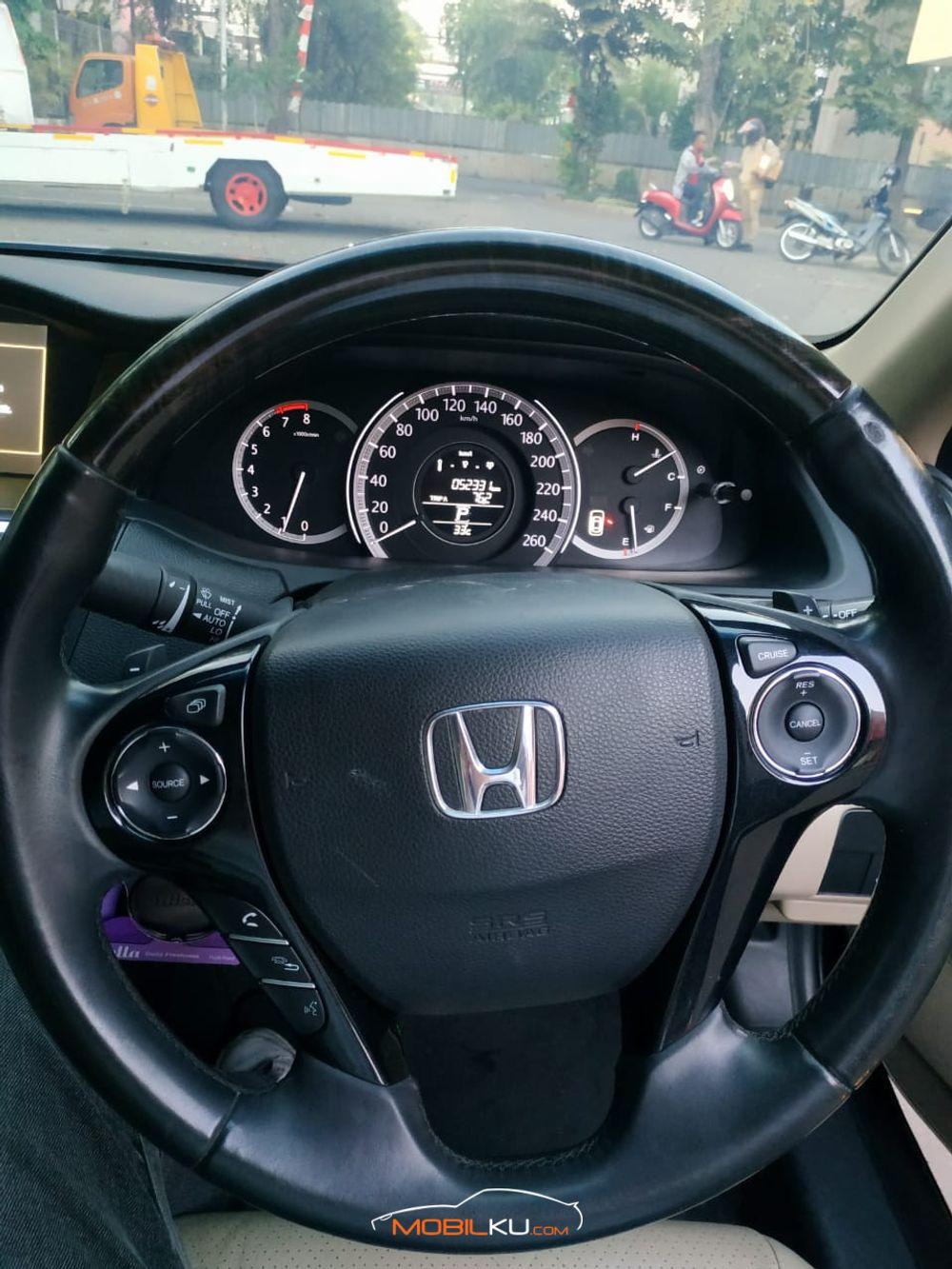 Mobil Honda Accord 2014