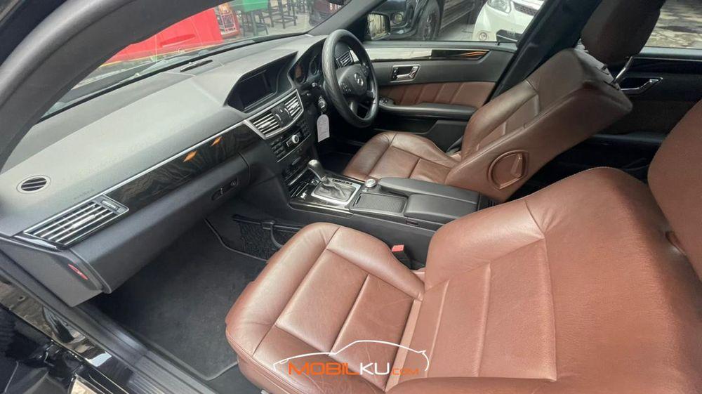Mobil Mercedes-Benz E-Class 2011