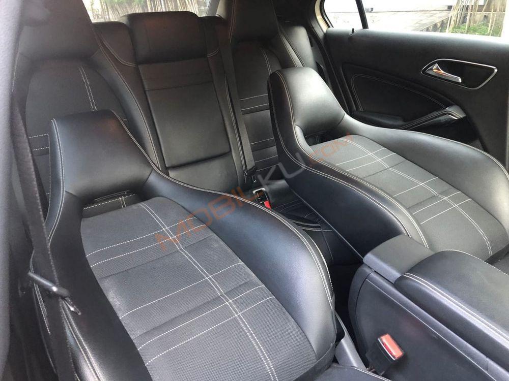 Mobil Mercedes-Benz A-Class 2013