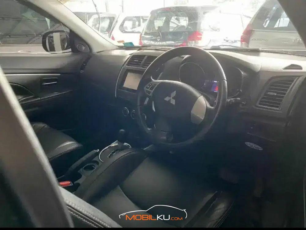 Mobil Mitsubishi Outlander Sport 2012