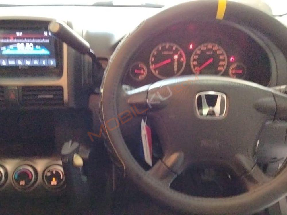 Mobil Honda CR-V 2004