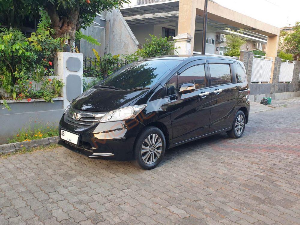 Mobil Honda Freed 2012