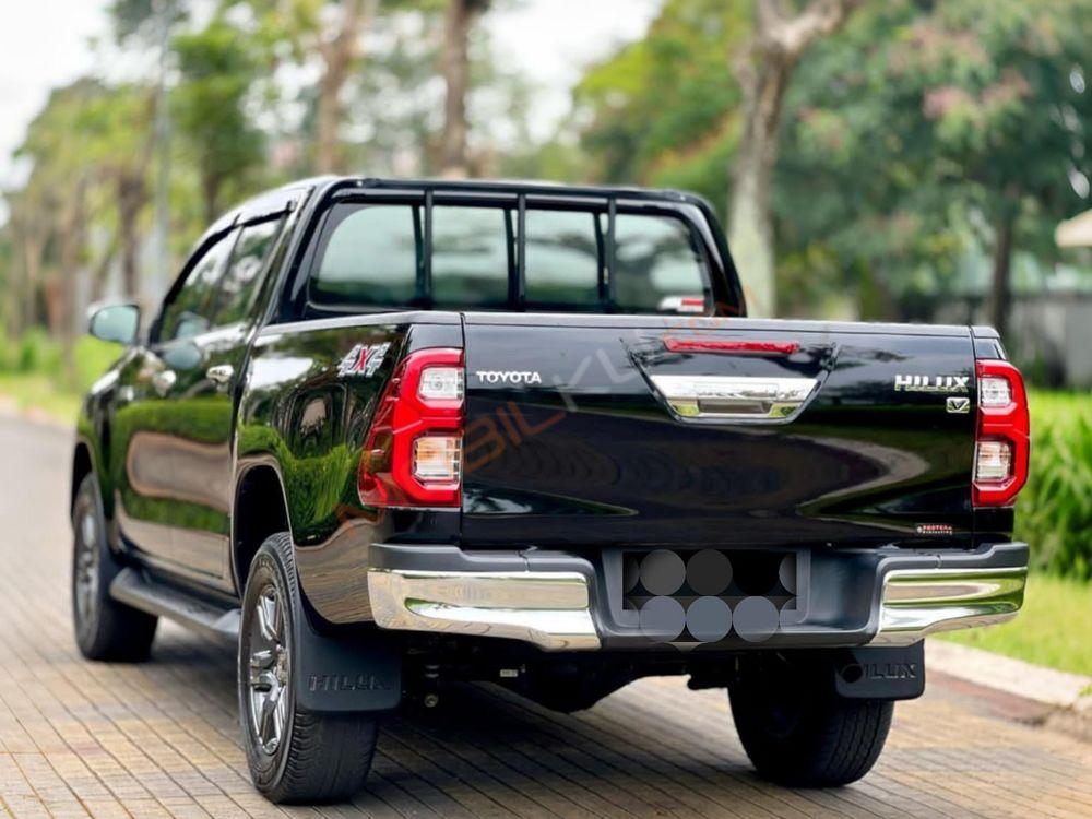 Mobil Toyota Hilux 2023