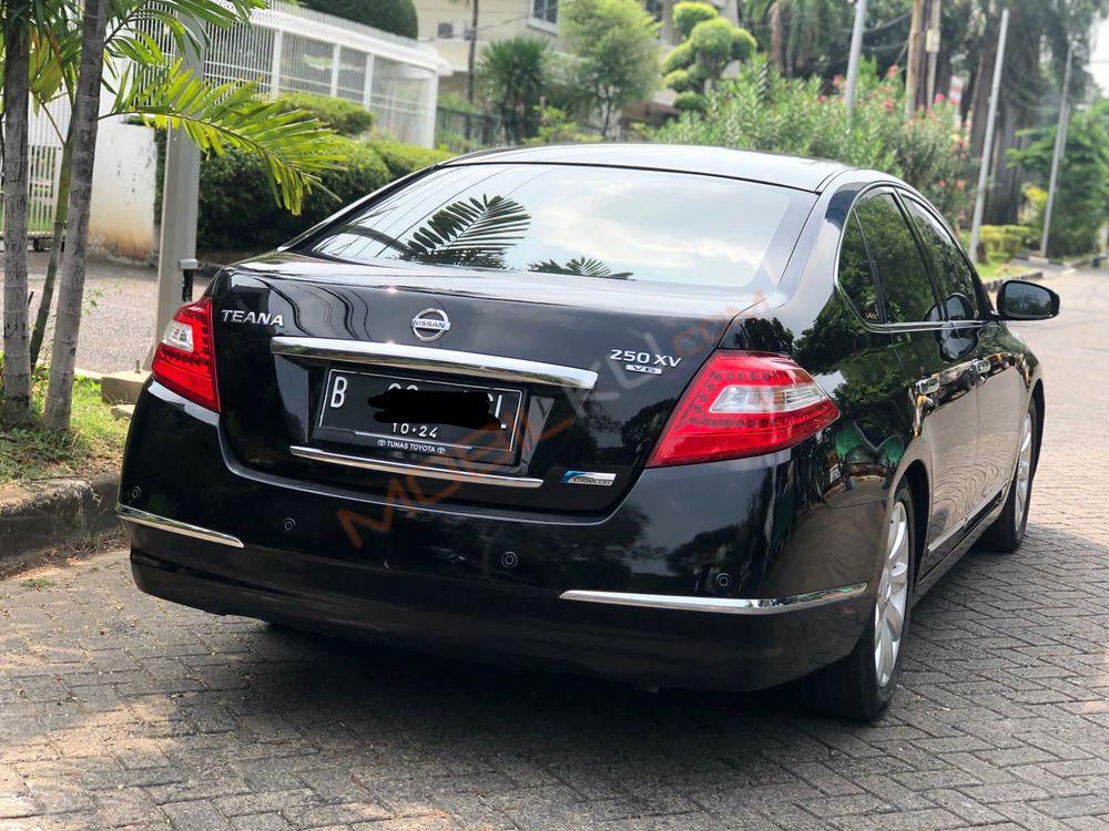 Mobil Nissan Teana 2010