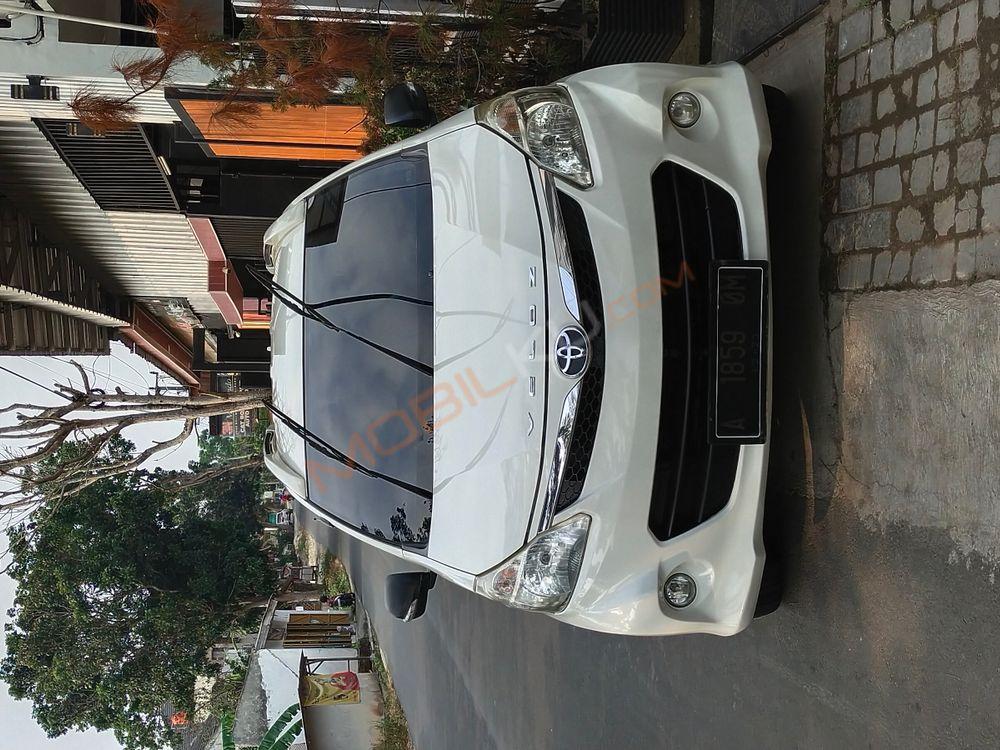 Mobil Toyota Avanza 2013