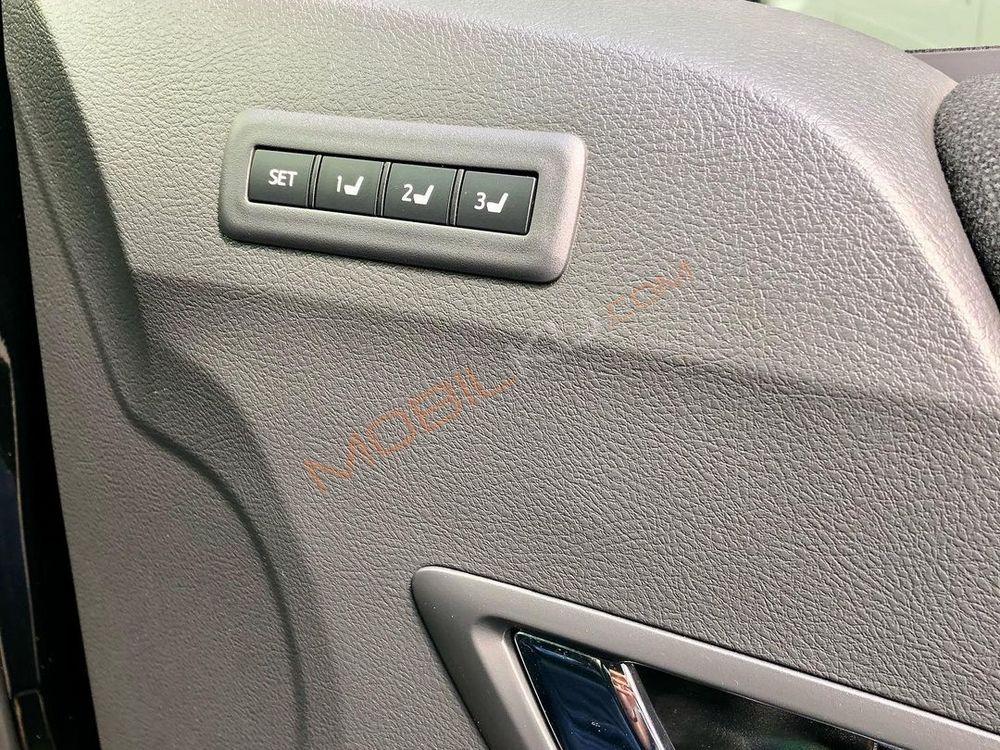 Mobil Toyota Vellfire 2021