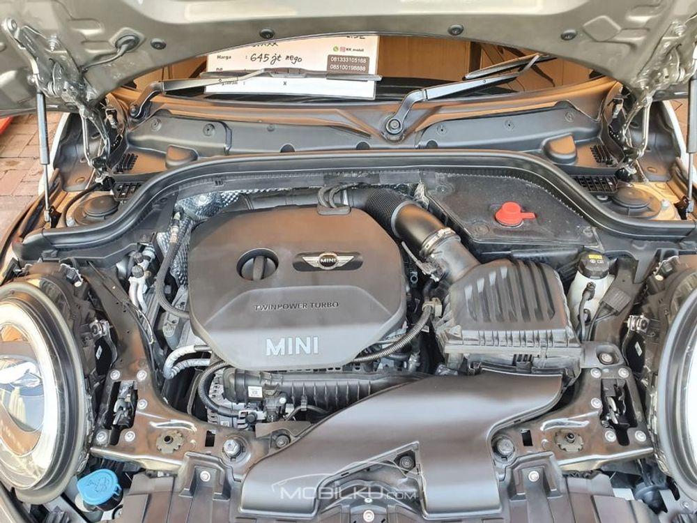 Mobil MINI 5-Door 2016