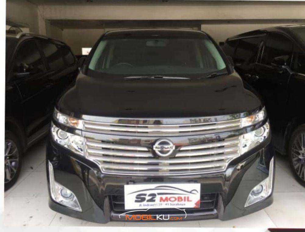 Mobil Nissan Elgrand 2012