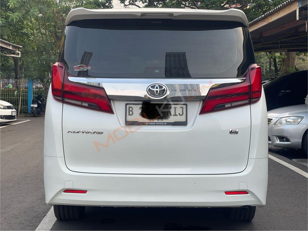Mobil Toyota Alphard 2022