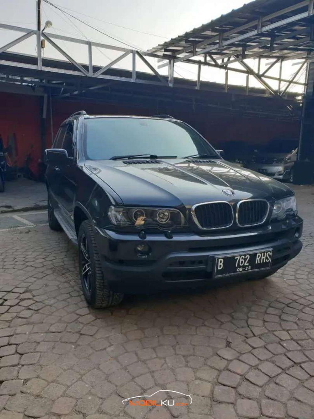 Mobil BMW X5 2003
